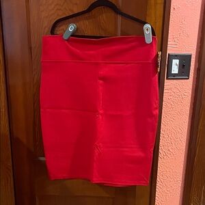 Hybrid & Company Vibrant Red Pencil Skirt